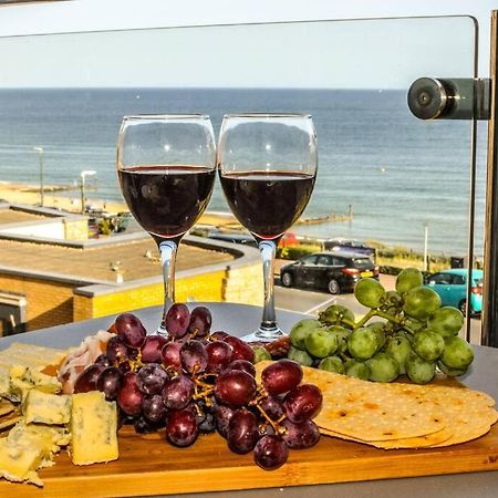 Soho Beach Apartment With Fabulous Sea View And 2 Minutes To The Beach With Free Parking And Netflix Борнмут Екстер'єр фото
