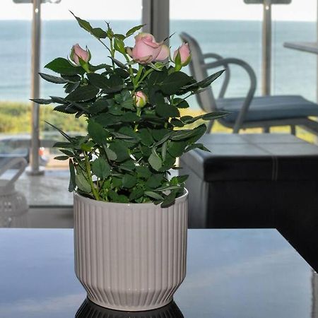 Soho Beach Apartment With Fabulous Sea View And 2 Minutes To The Beach With Free Parking And Netflix Борнмут Екстер'єр фото