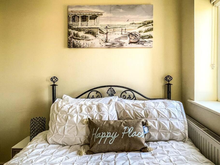 Soho Beach Apartment With Fabulous Sea View And 2 Minutes To The Beach With Free Parking And Netflix Борнмут Екстер'єр фото