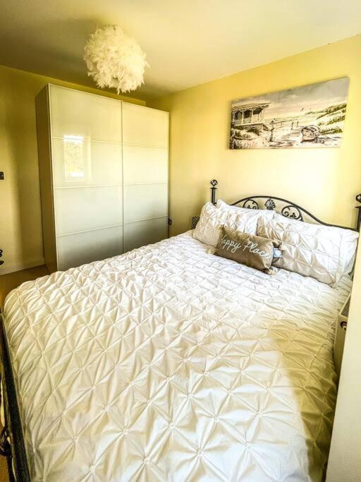 Soho Beach Apartment With Fabulous Sea View And 2 Minutes To The Beach With Free Parking And Netflix Борнмут Екстер'єр фото