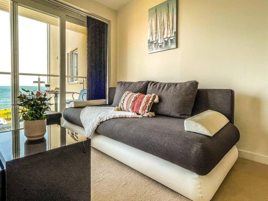 Soho Beach Apartment With Fabulous Sea View And 2 Minutes To The Beach With Free Parking And Netflix Борнмут Екстер'єр фото