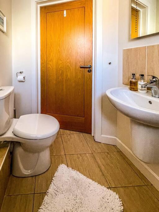 Soho Beach Apartment With Fabulous Sea View And 2 Minutes To The Beach With Free Parking And Netflix Борнмут Екстер'єр фото